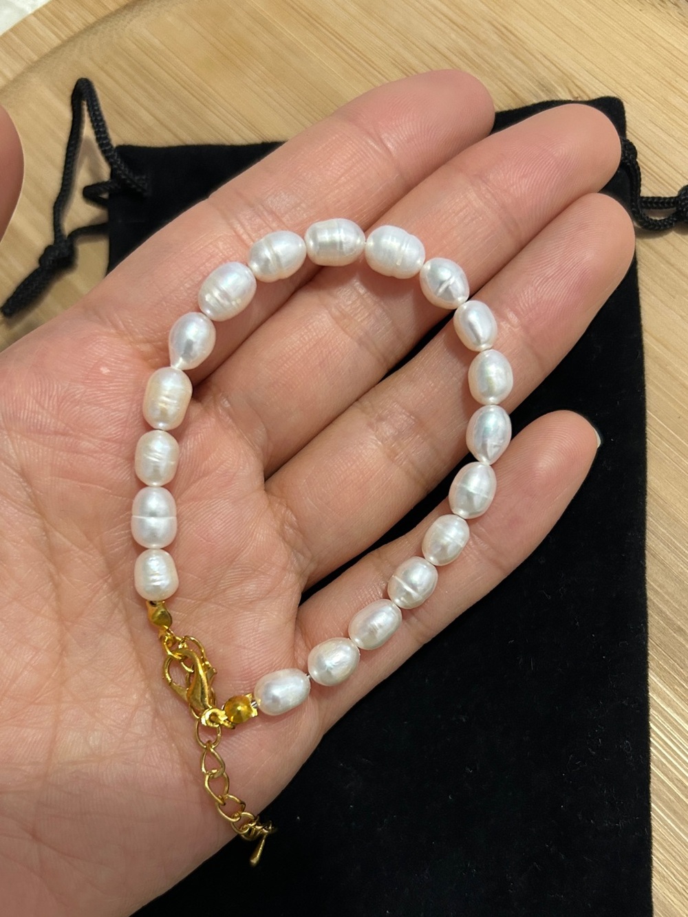 Natural Freshwater White Pearl Bracelet + bag
